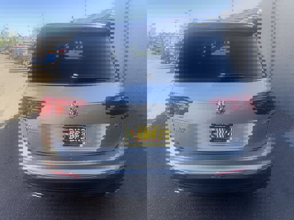 Used 2021 Volkswagen Tiguan SEL image 9