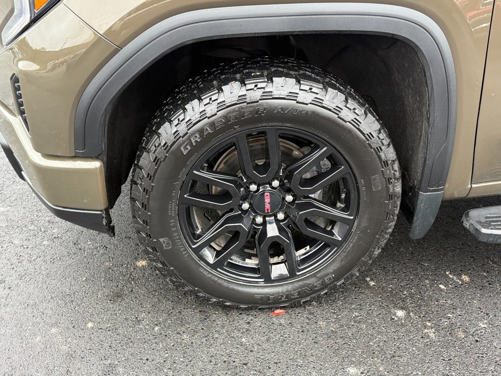 Used 2024 GMC Sierra 1500 Elevation w/ LPO, Elevation Black Package image 9