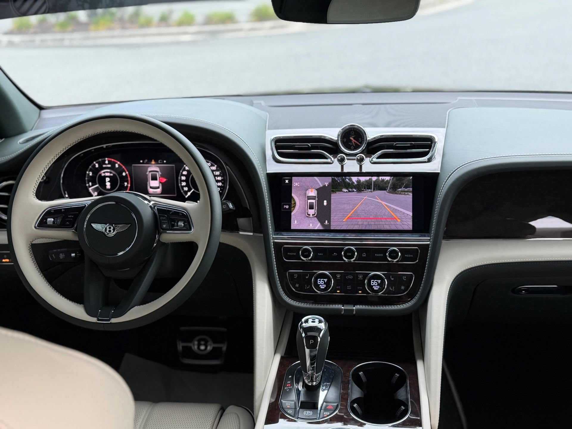 Certified 2024 Bentley Bentayga Extended Wheelbase AWD/4WD image 12