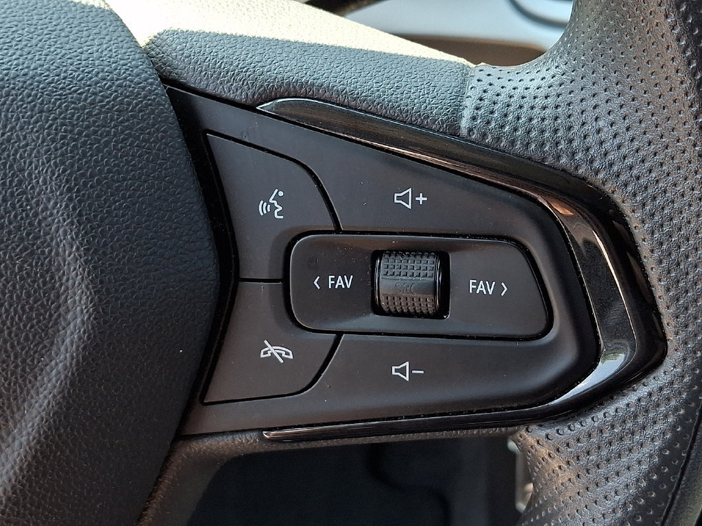 Used 2025 Chevrolet Trax LS FWD image 21