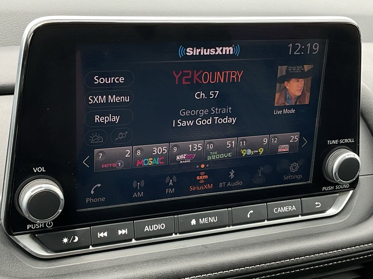 Used 2025 Nissan Rogue SV FWD image 29