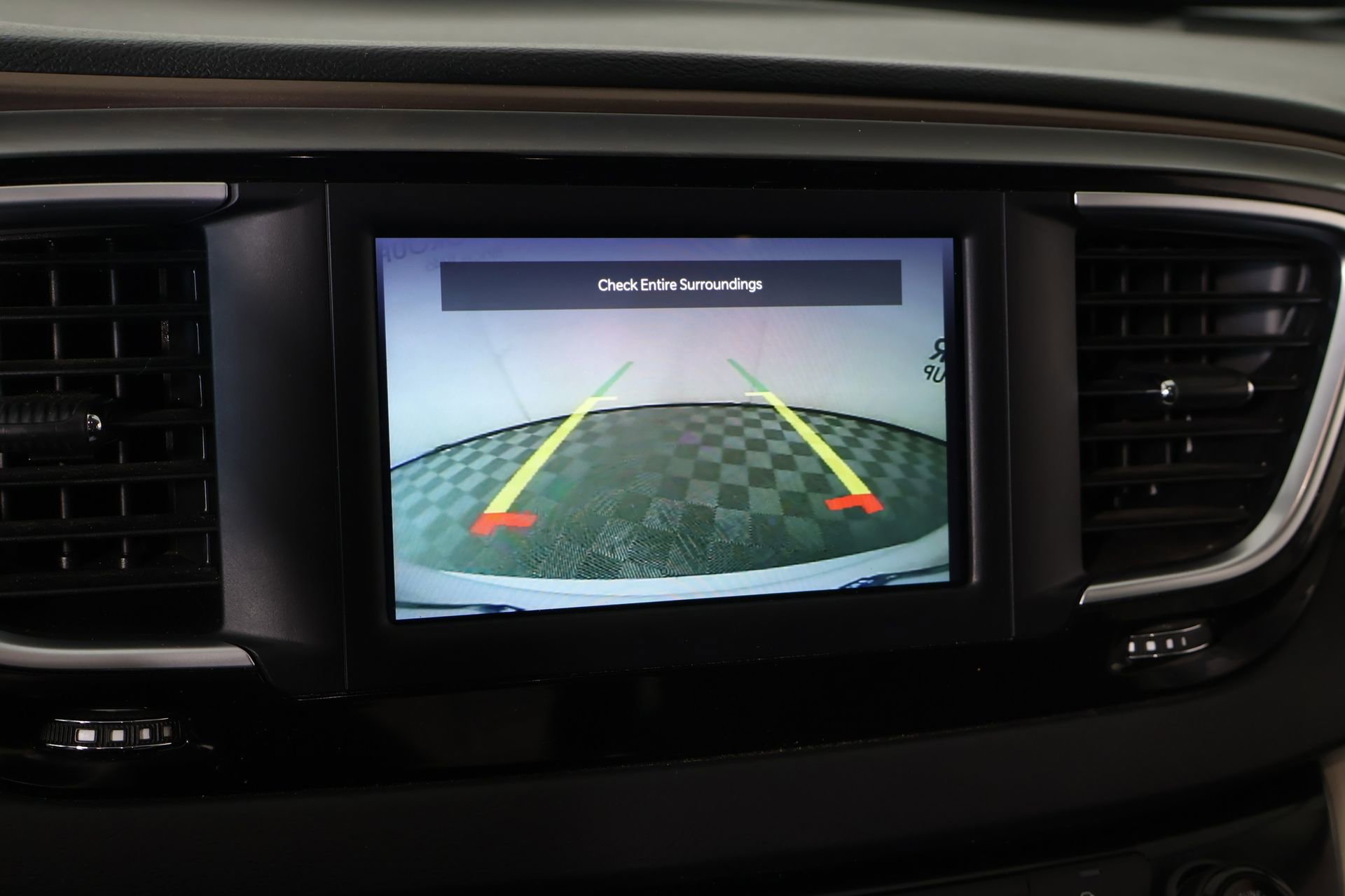 Used 2022 Chrysler Voyager LX image 6