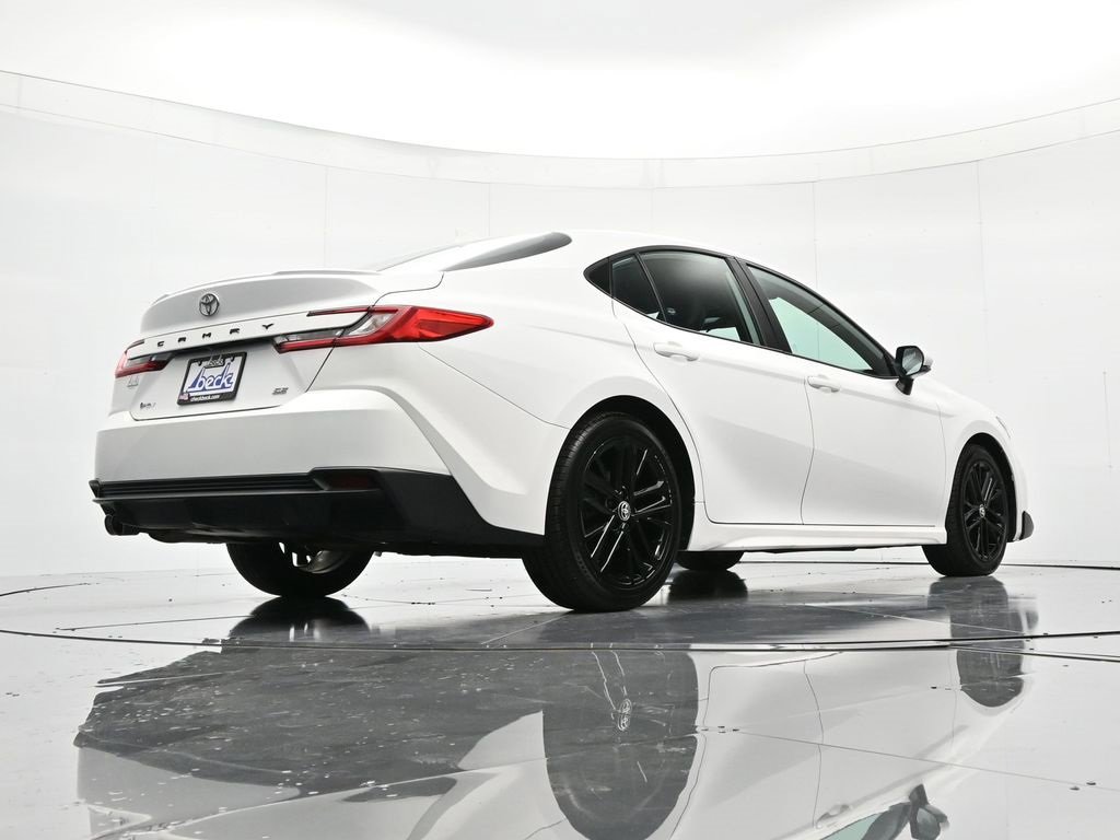 Used 2025 Toyota Camry SE image 39