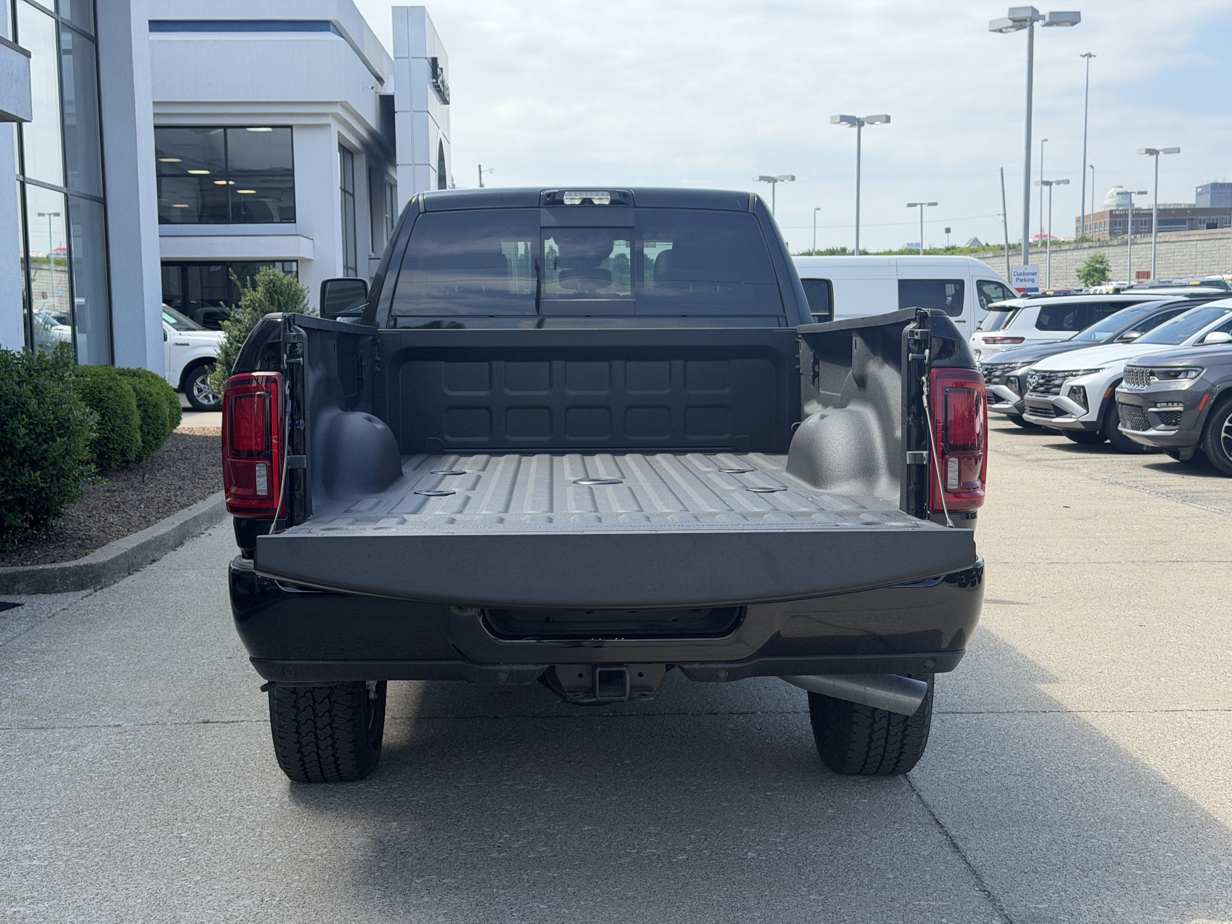 New 2026 RAM 3500 Laramie AWD/4WD image 10