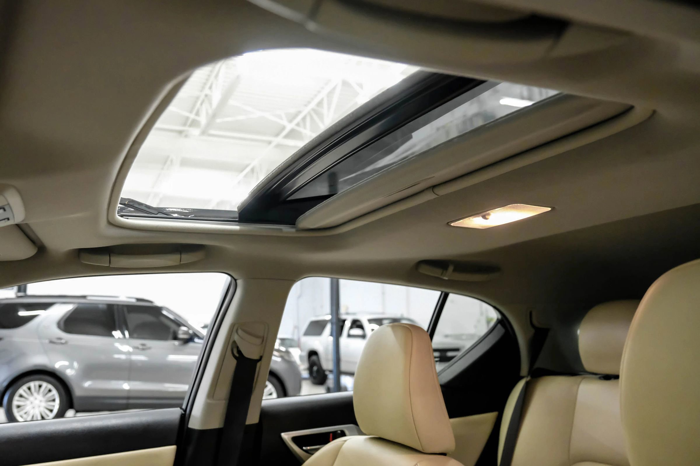 Used 2012 Lexus CT 200h Premium image 4