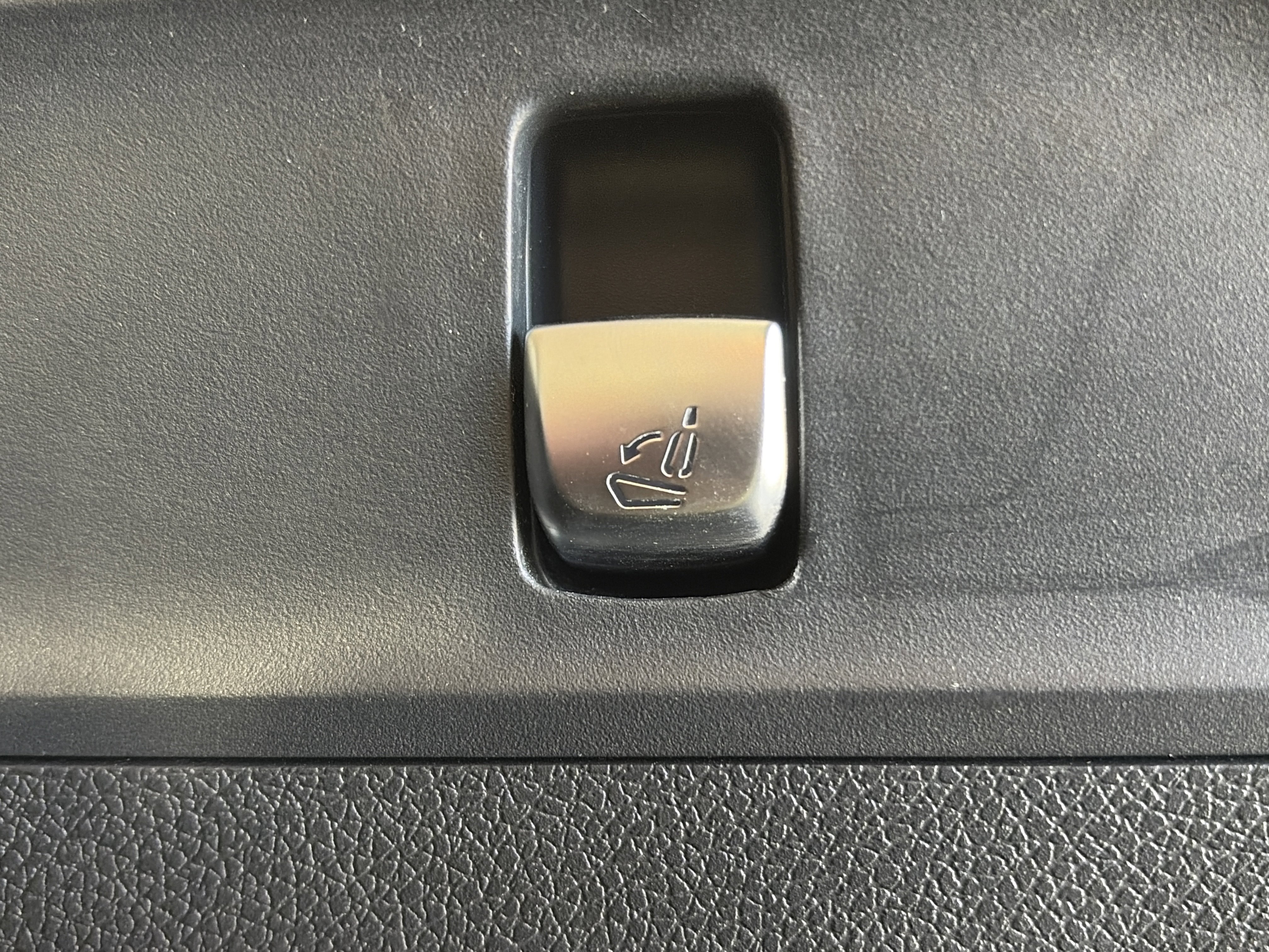 Used 2019 Mercedes-Benz GLC 300 4MATIC image 16