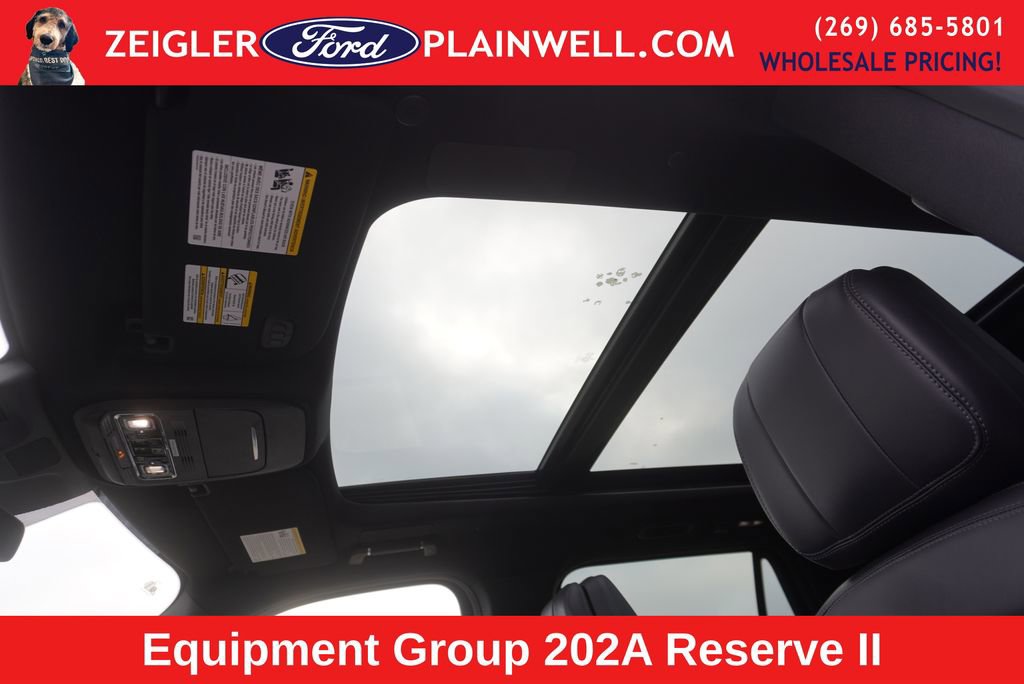 Used 2025 Lincoln Navigator Reserve w/ Jet Appearance Package image 2