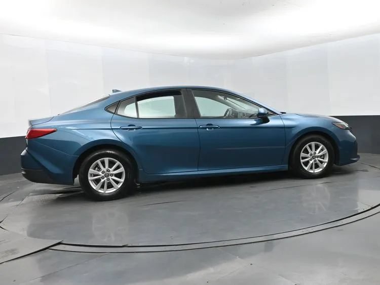 Used 2025 Toyota Camry LE FWD image 4