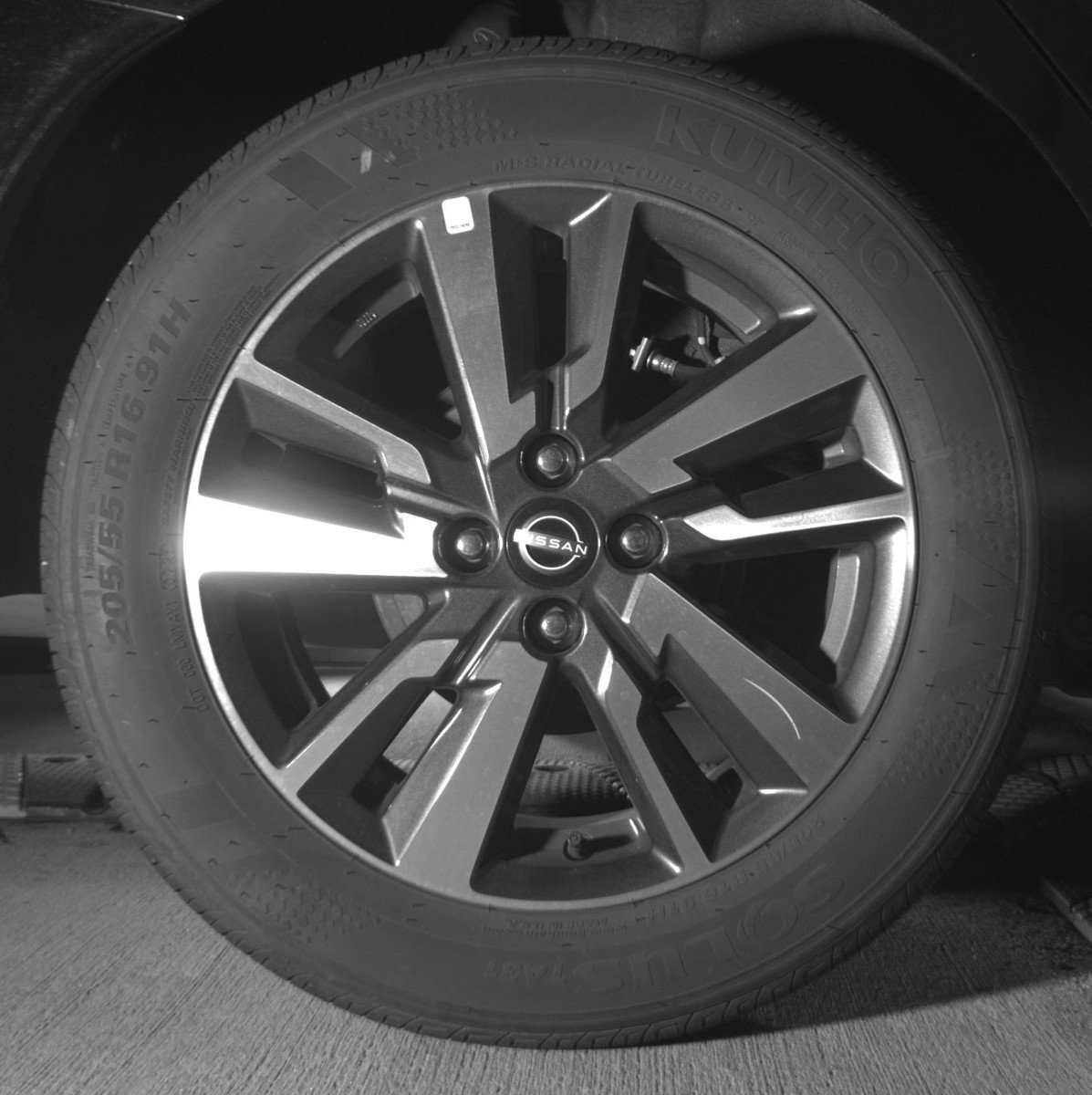 Used 2025 Nissan Versa SV image 15