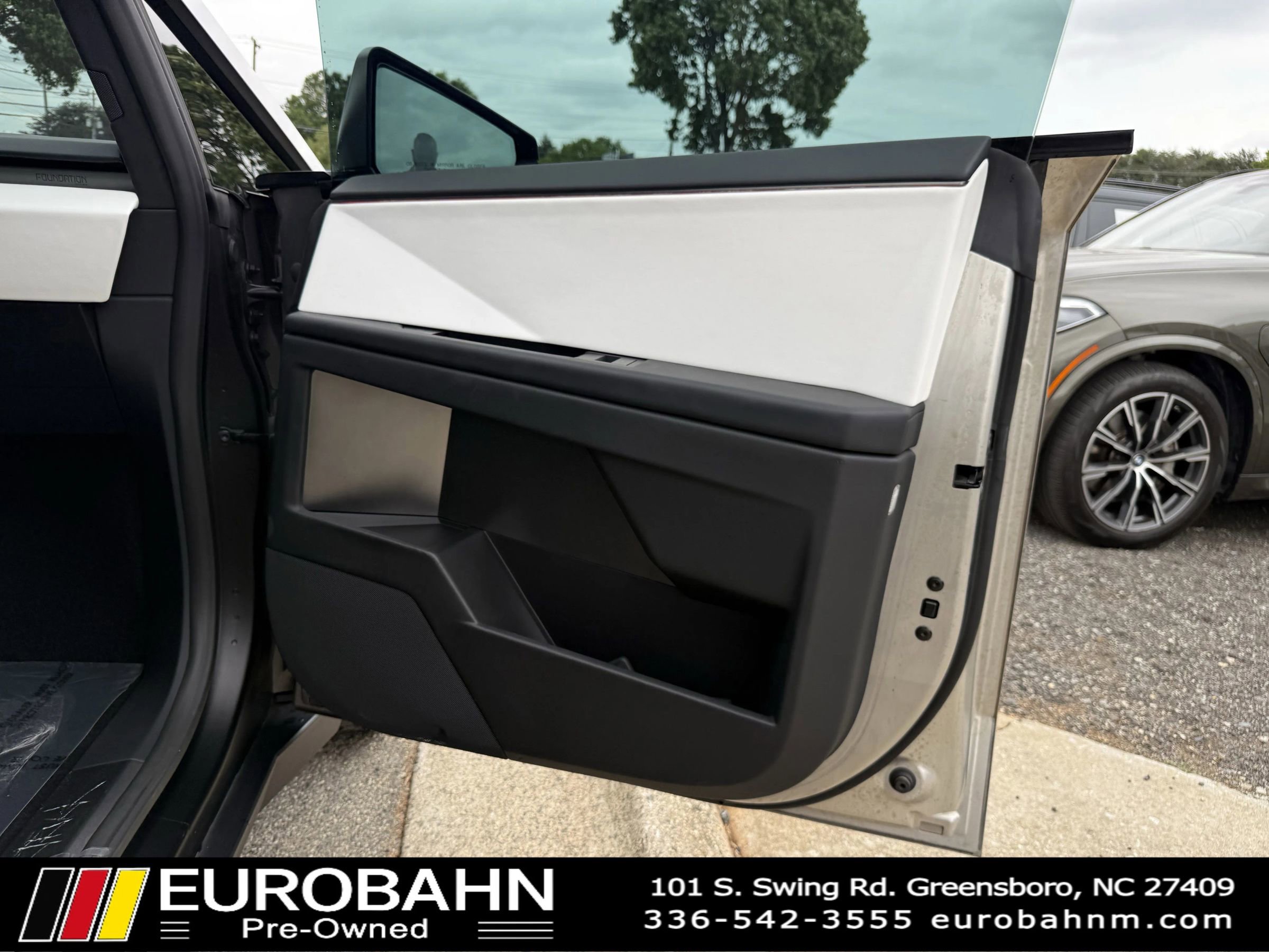 Used 2024 Tesla Cybertruck AWD Crew Cab image 27