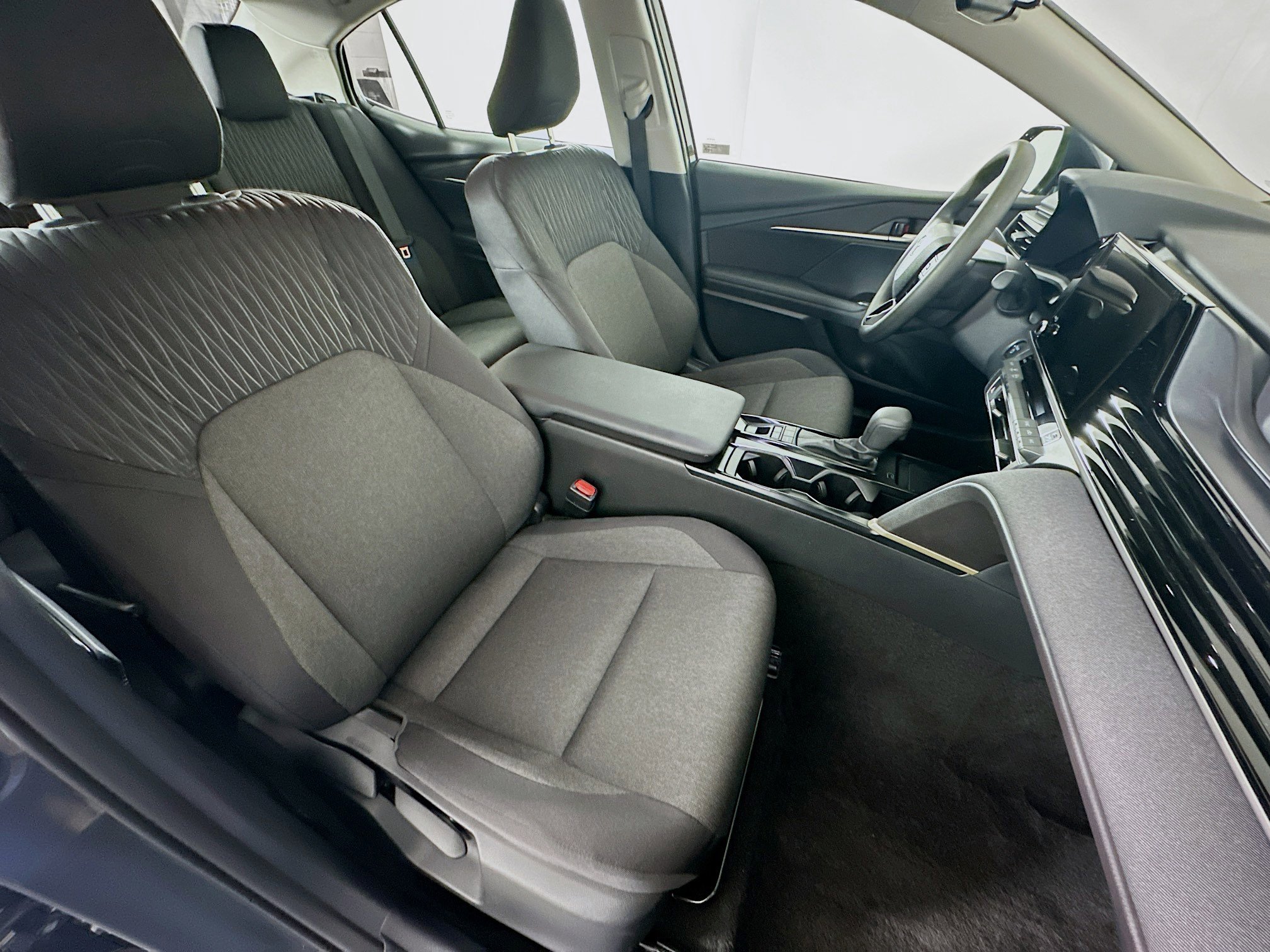 Used 2025 Toyota Camry LE image 30