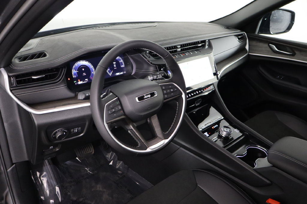 New 2026 Jeep Grand Cherokee Altitude AWD/4WD image 27