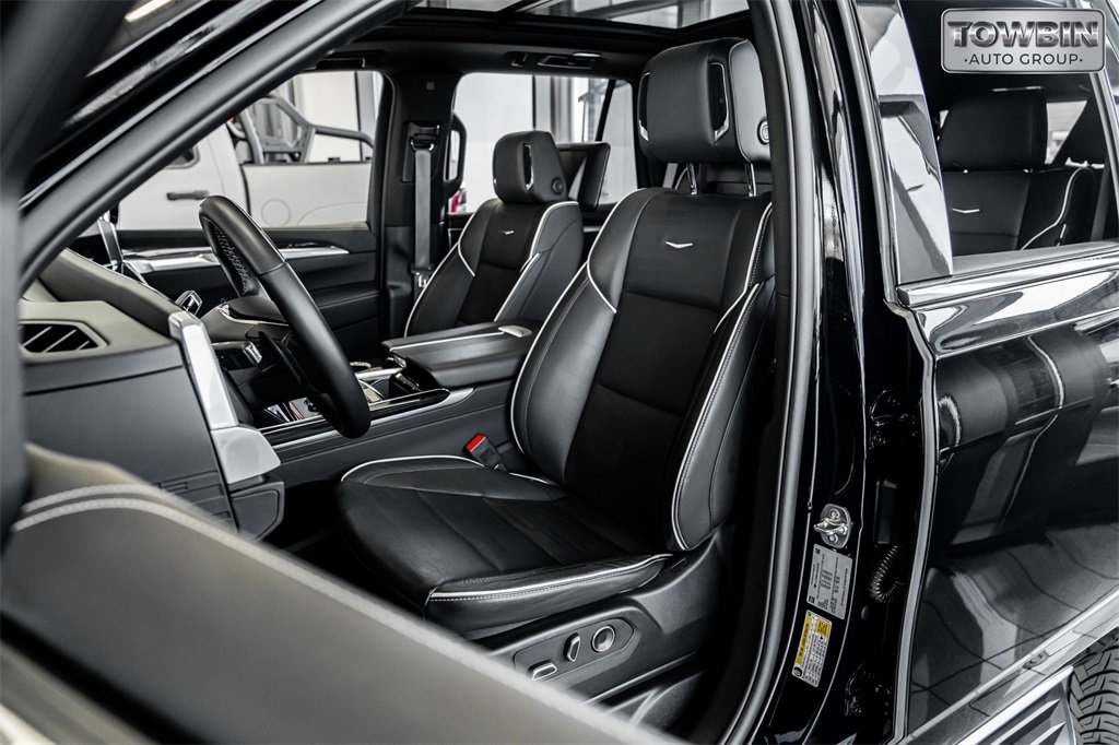 Used 2025 Cadillac Escalade Premium Luxury image 40