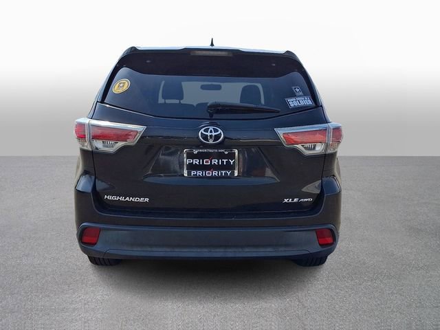 Used 2016 Toyota Highlander XLE w/ Four Season Floor Mat Package image 5