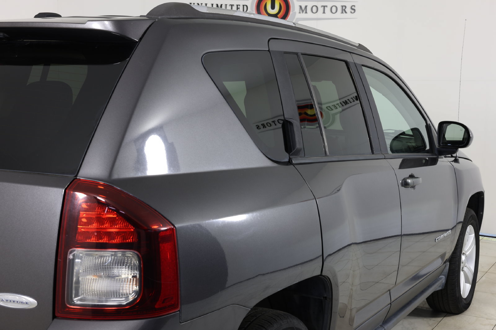 Used 2015 Jeep Compass Latitude w/ Sun/Sound Group FWD image 39