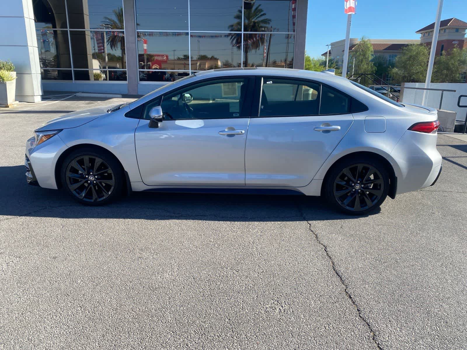 Used 2024 Toyota Corolla SE w/ SE Package FWD image 9