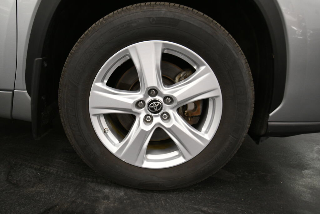 Certified 2024 Toyota Highlander LE image 31