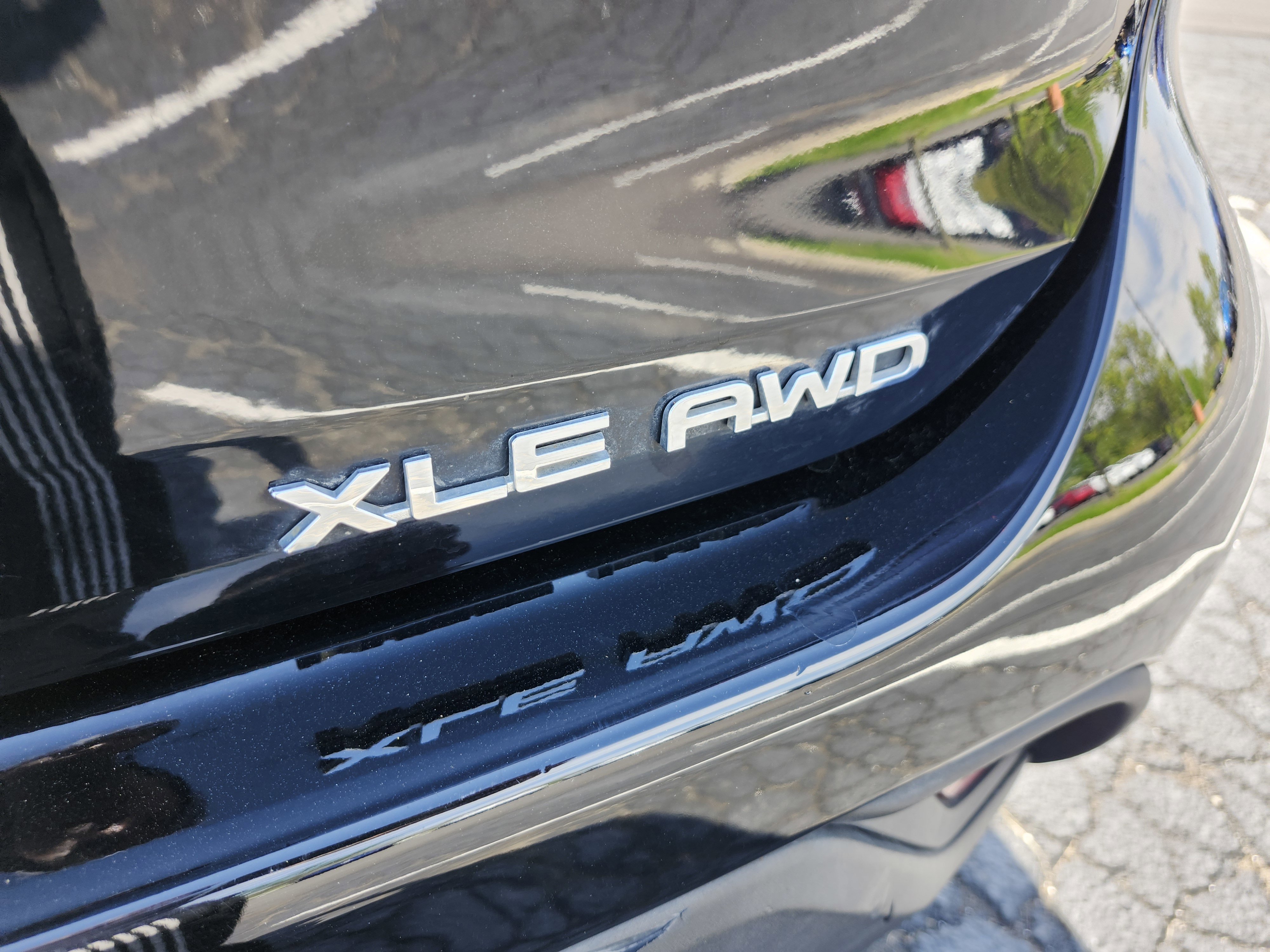 Used 2022 Toyota Highlander XLE AWD/4WD image 26