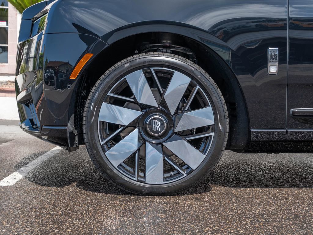 New 2026 Rolls-Royce Cullinan AWD/4WD image 12