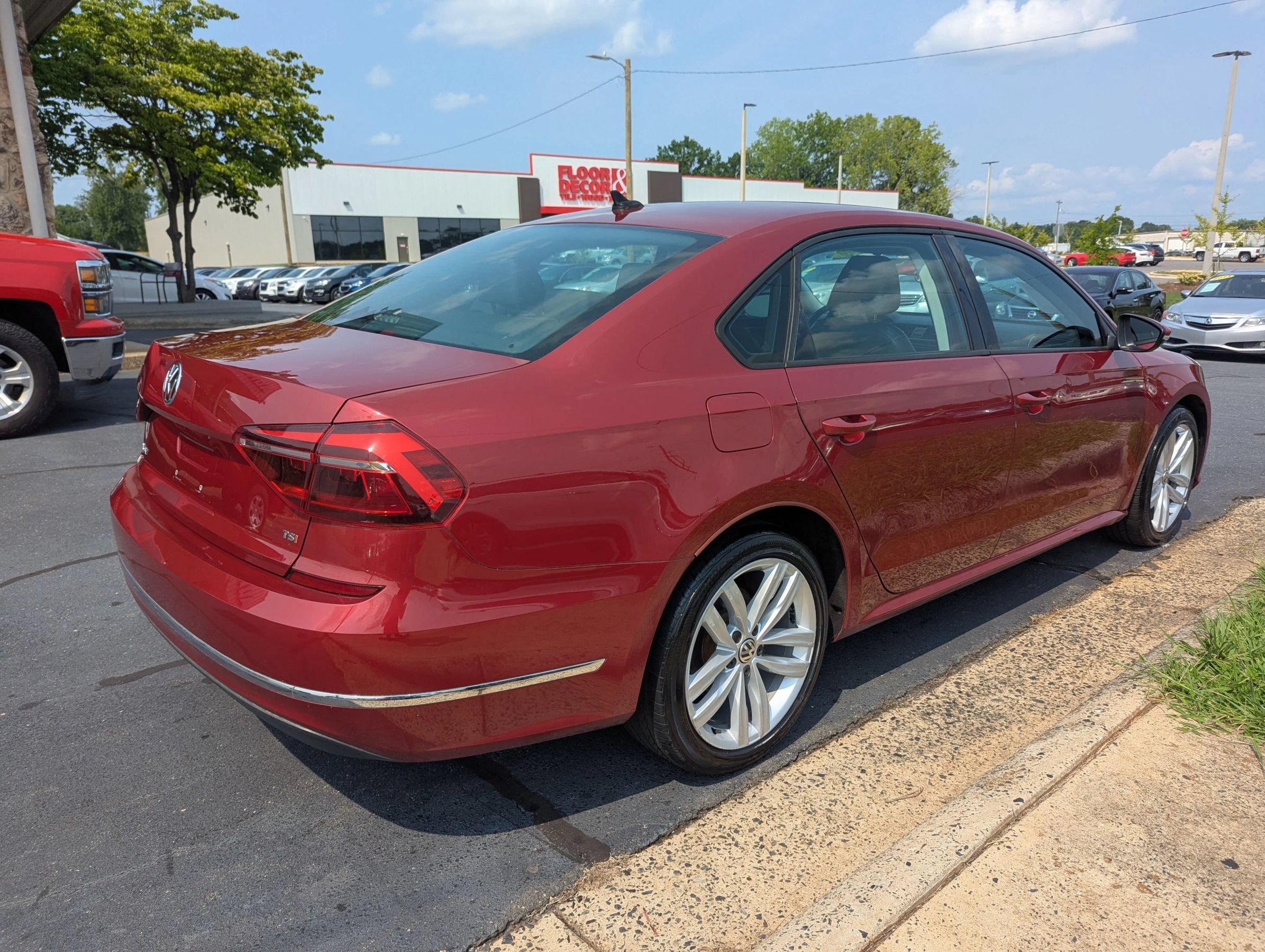 Used 2019 Volkswagen Passat 2.0T Wolfsburg w/ Wheels & Sunroof Package FWD image 7