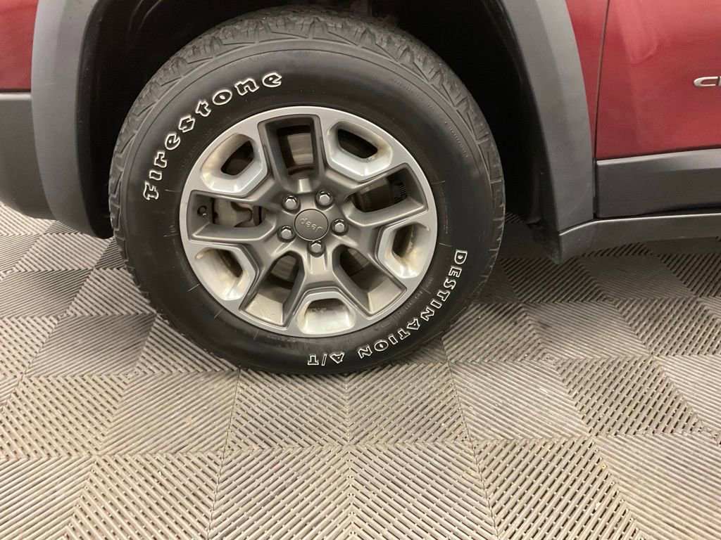 Used 2019 Jeep Cherokee Trailhawk w/ Cold Weather Group image 16