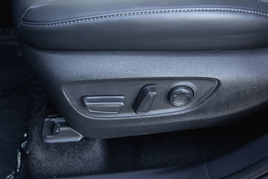 Certified 2025 Toyota Highlander XSE image 12