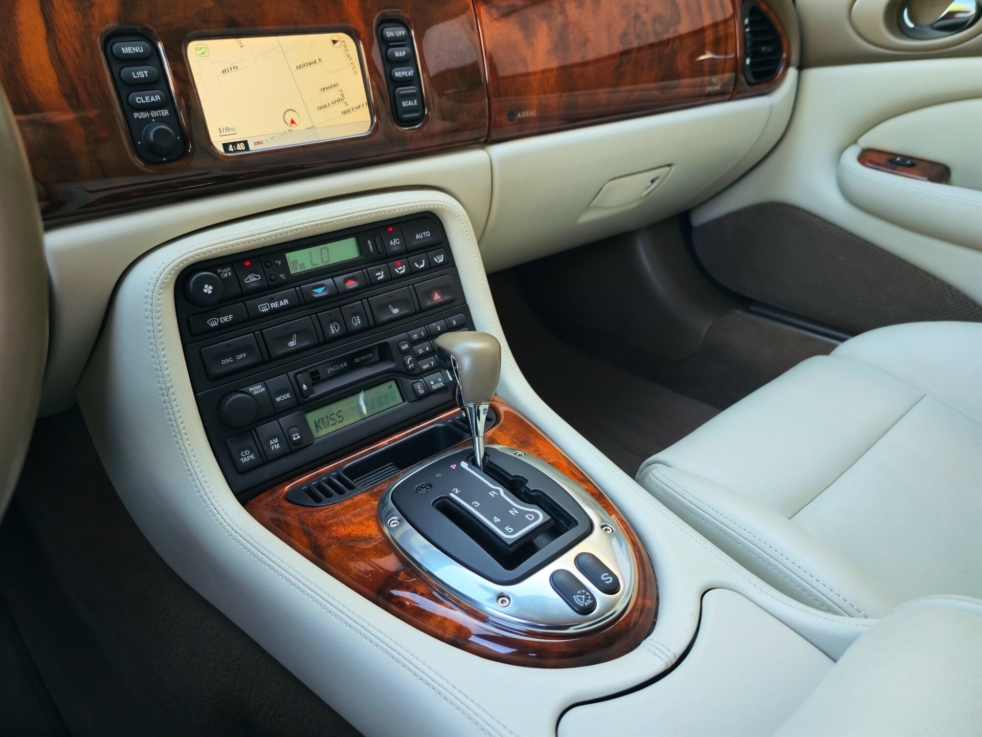 Used 2005 Jaguar XK8 Coupe RWD image 20