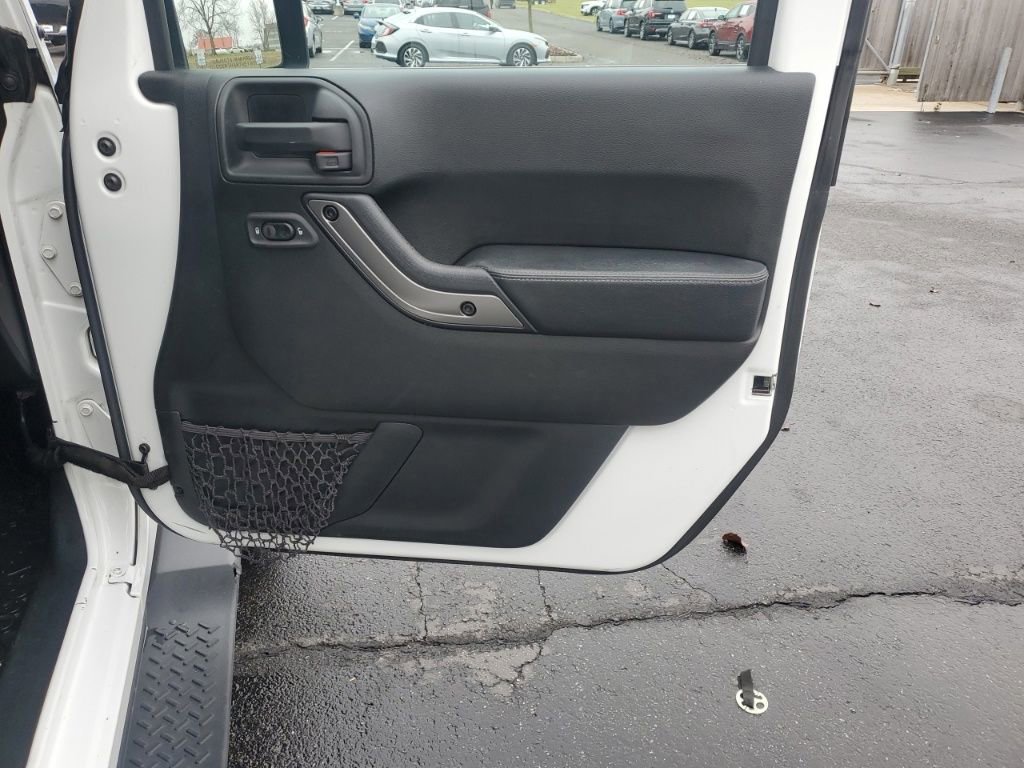 Used 2018 Jeep Wrangler Unlimited Sahara image 28