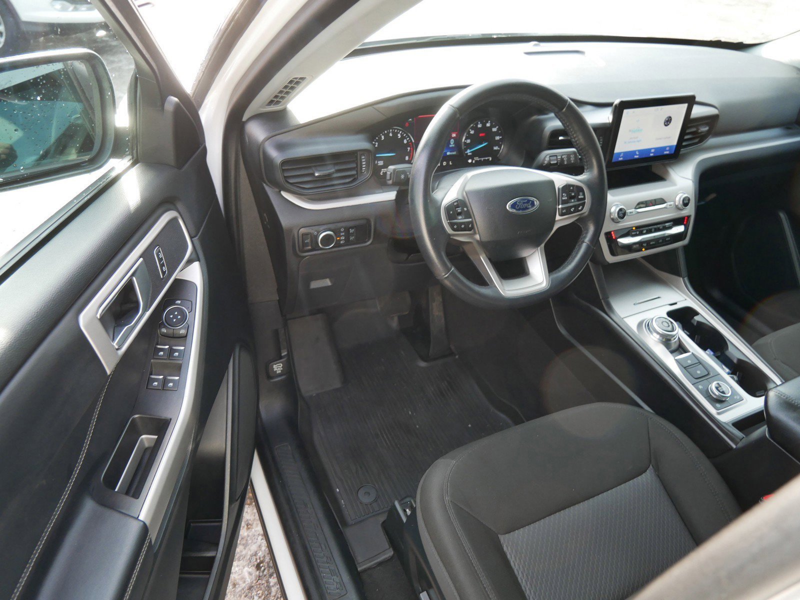 Used 2024 Ford Explorer XLT w/ Class IV Trailer Tow Package image 10