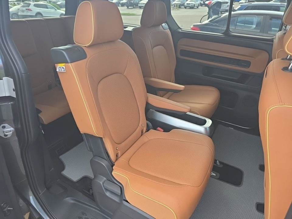 Used 2025 Volkswagen ID. Buzz Pro S Plus RWD image 2