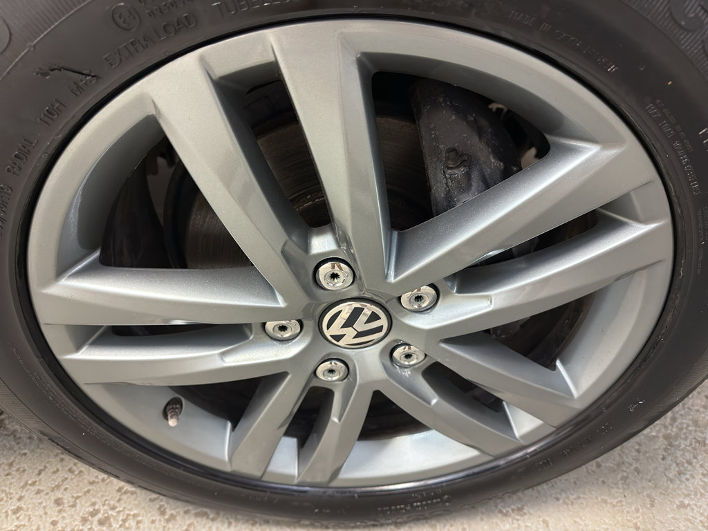 Used 2016 Volkswagen Touareg TDI AWD/4WD image 37