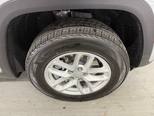 New 2026 Jeep Grand Cherokee L Laredo image 4