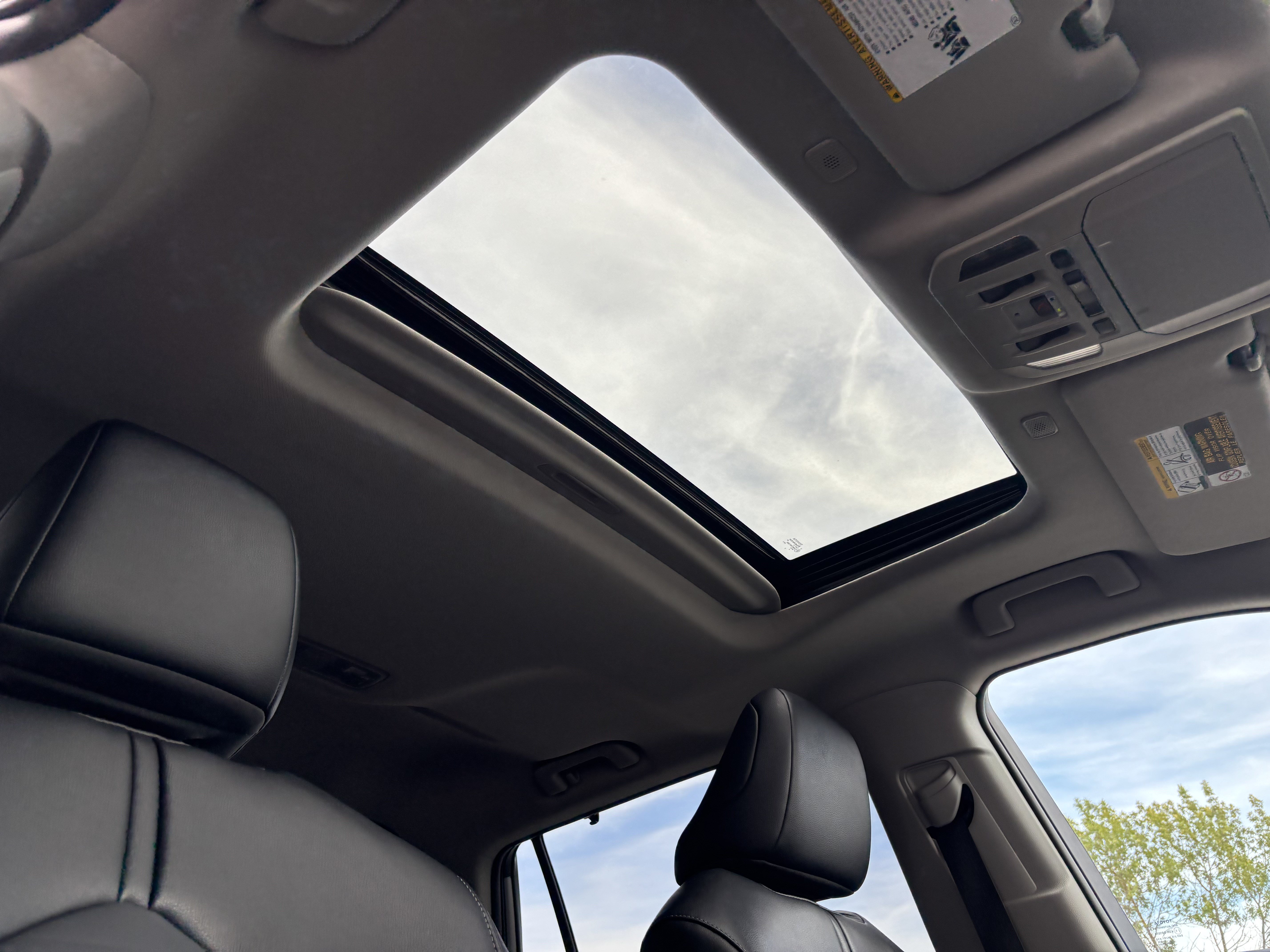 Used 2025 Toyota Highlander XLE AWD/4WD image 23