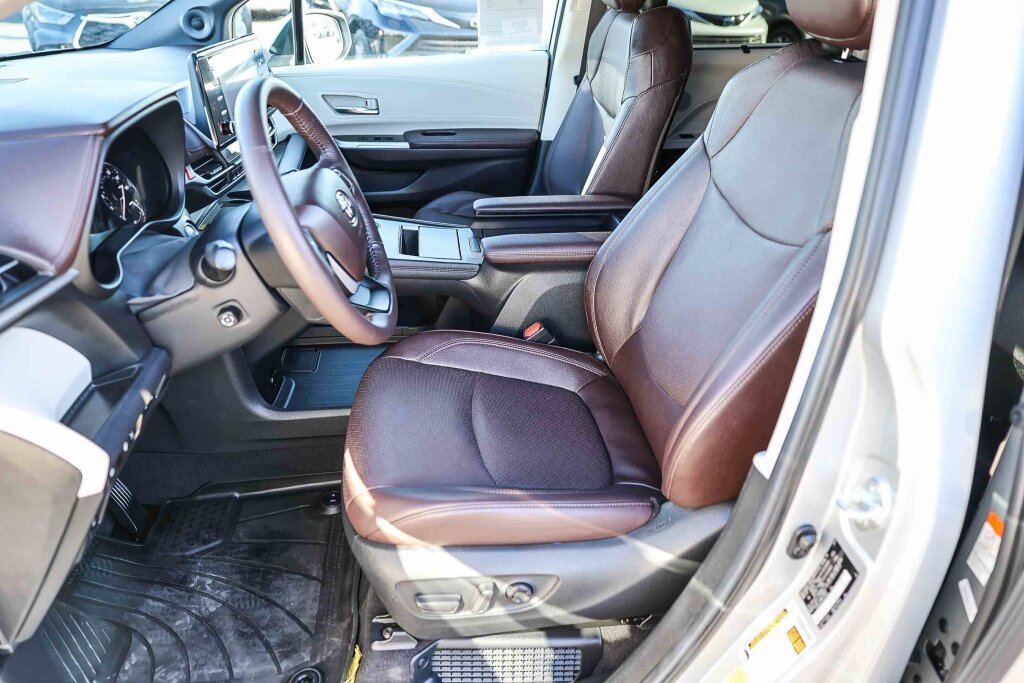 Certified 2024 Toyota Sienna Platinum AWD/4WD image 12