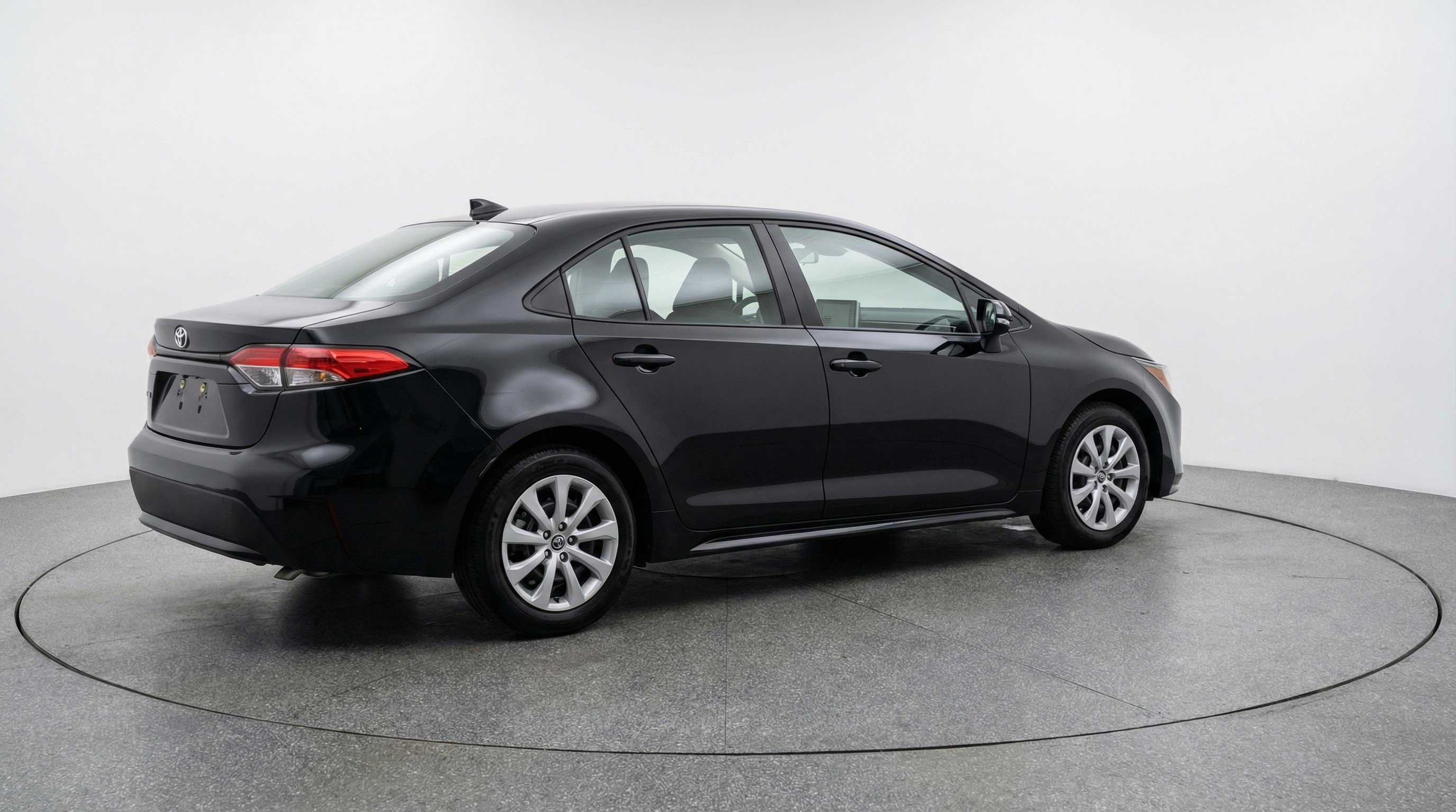 Used 2025 Toyota Corolla LE image 9