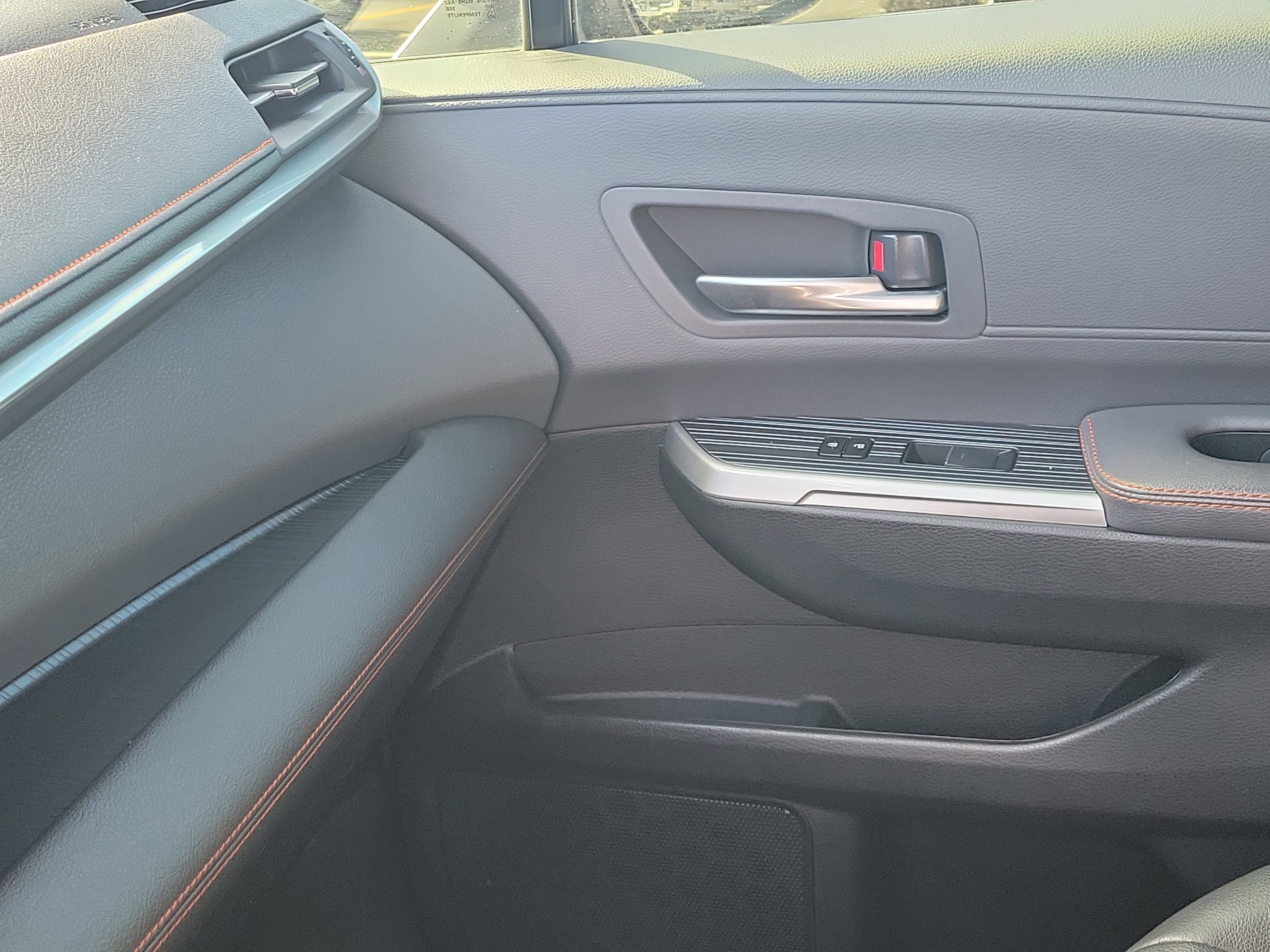 Used 2023 Toyota Sienna XSE w/ XSE Plus Package image 33