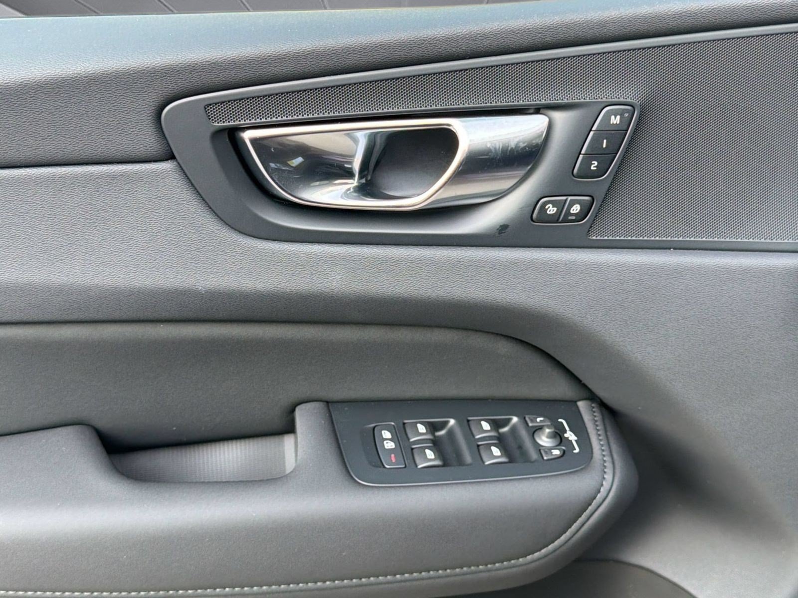 New 2026 Volvo XC60 B5 Plus w/ Climate Package AWD/4WD image 13