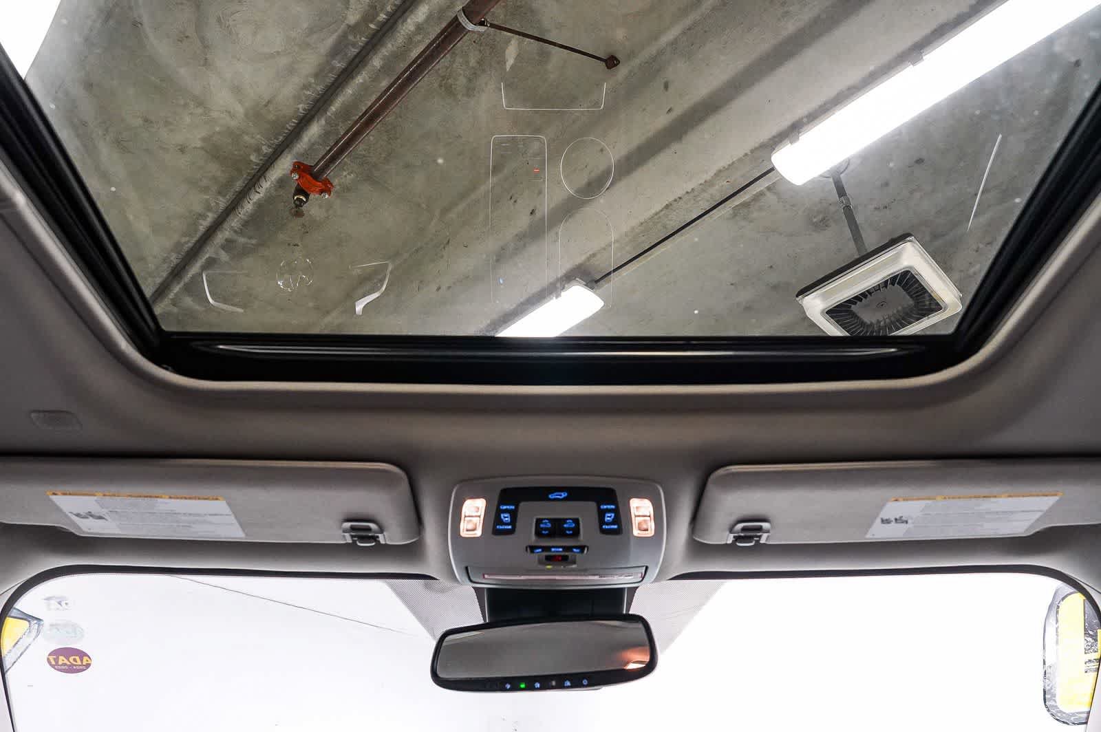 Used 2023 Toyota Sienna XLE FWD image 11