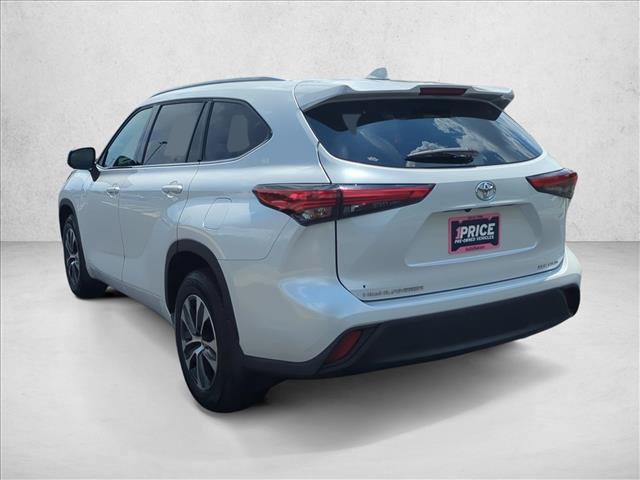 Used 2022 Toyota Highlander XLE AWD/4WD image 8