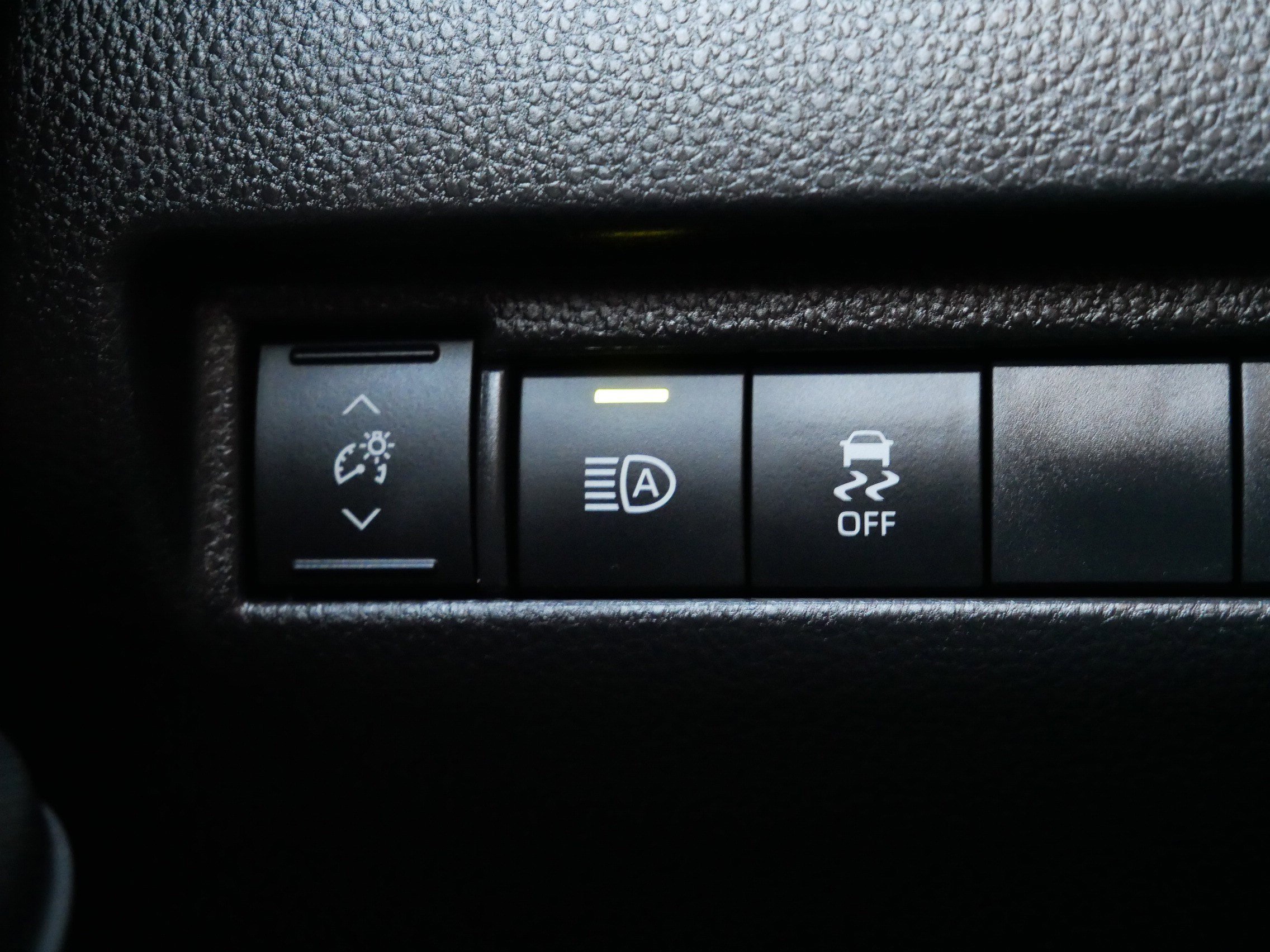 Used 2024 Toyota Venza XLE image 26