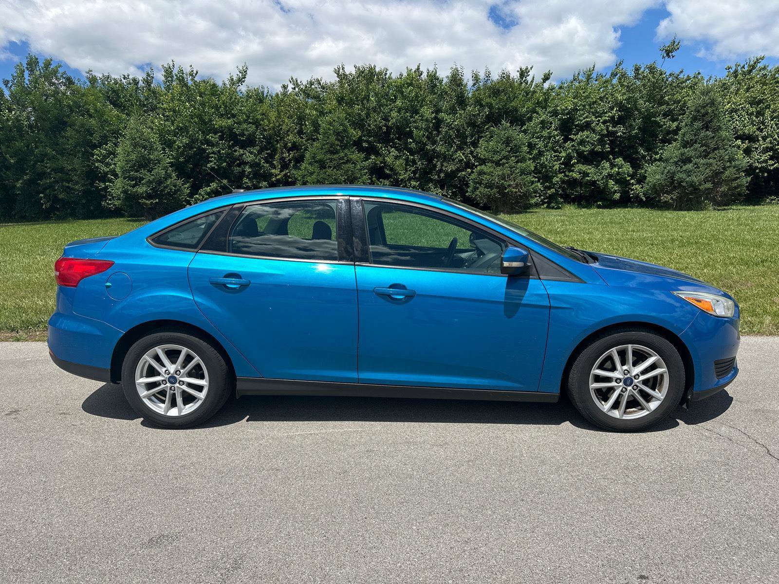 Used 2017 Ford Focus SE w/ Cold Weather Package FWD image 7