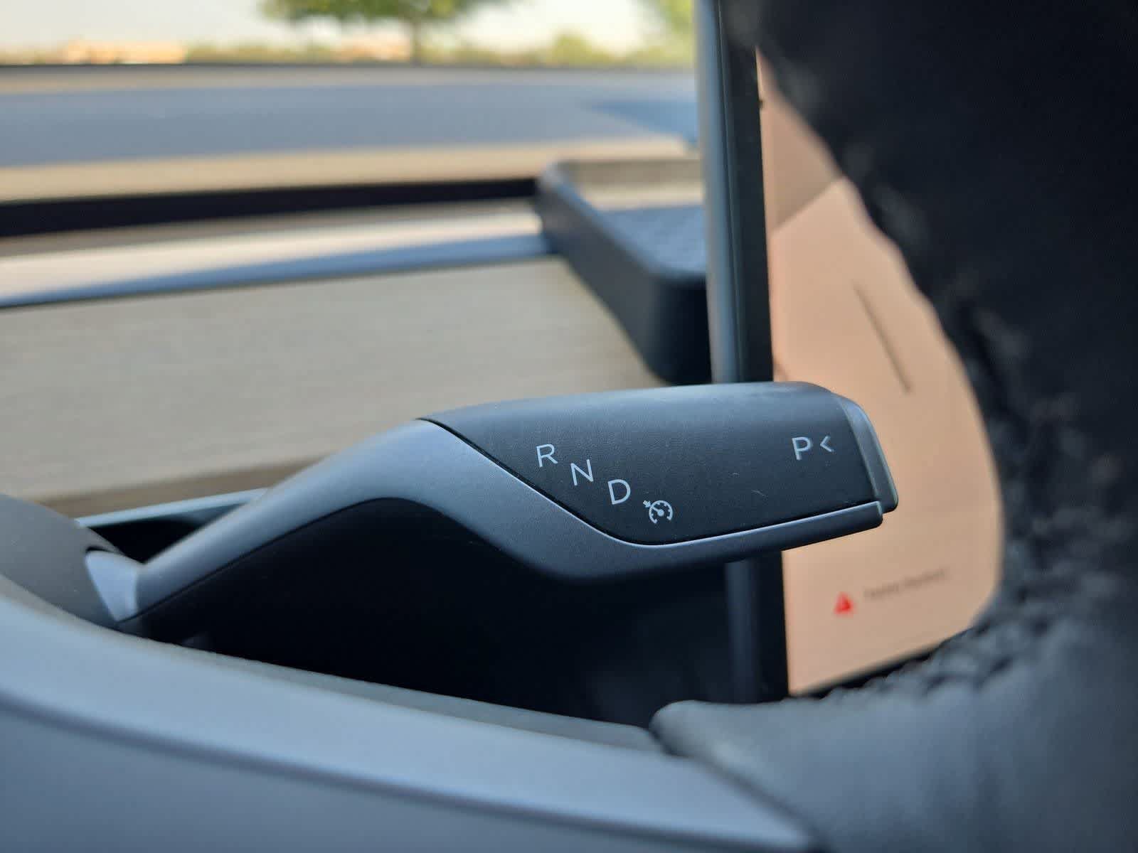 Used 2024 Tesla Model Y 2WD image 28