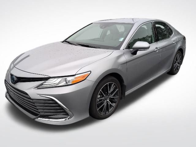 Used 2023 Toyota Camry XLE w/ Cold Weather Package FWD image 3