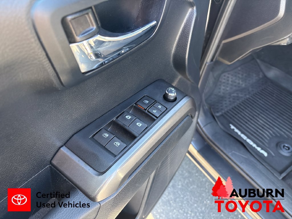 Certified 2018 Toyota Tacoma TRD Off-Road w/ Technology Package AWD/4WD image 11