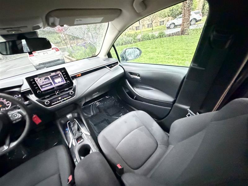 Used 2021 Toyota Corolla LE FWD image 25