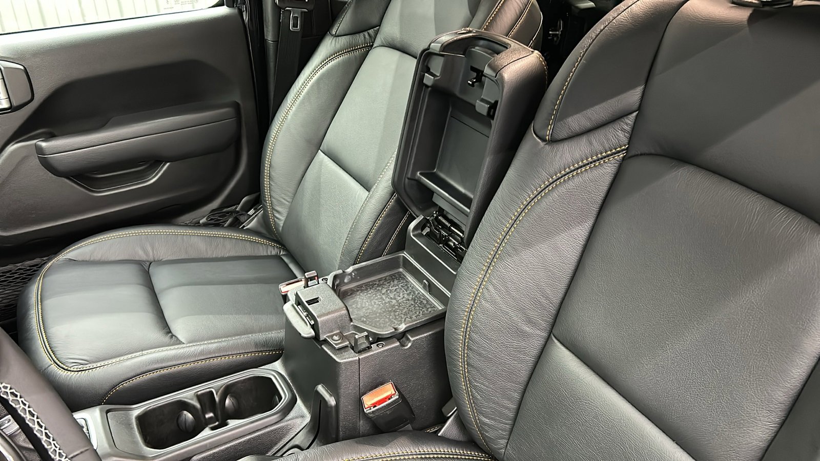 Used 2025 Jeep Wrangler Willys 4xe image 28