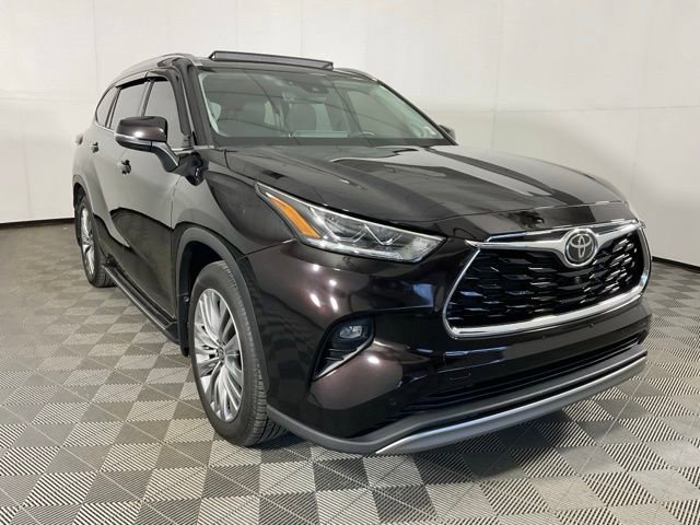 Used 2022 Toyota Highlander Platinum image 3