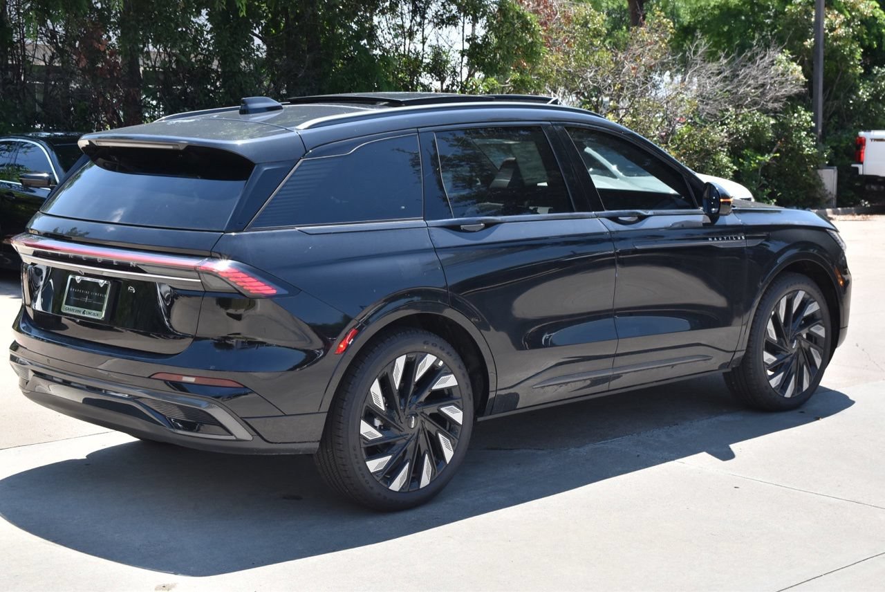 New 2026 Lincoln Nautilus Reserve AWD/4WD image 13