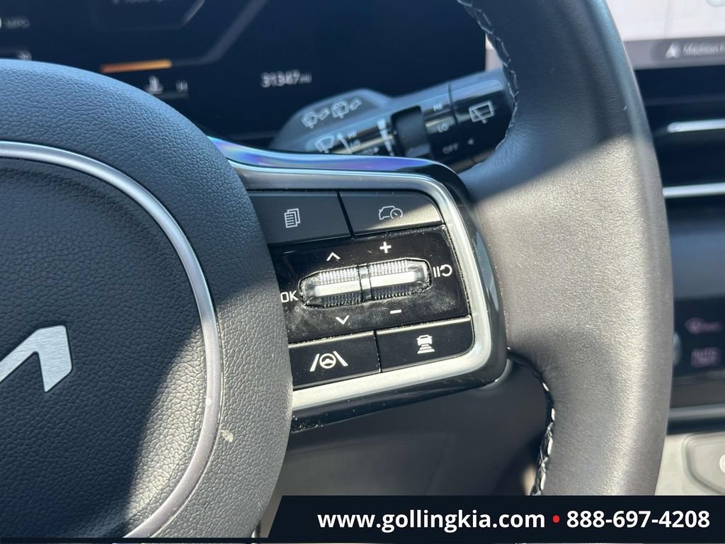 Certified 2025 Kia Carnival SX FWD image 22
