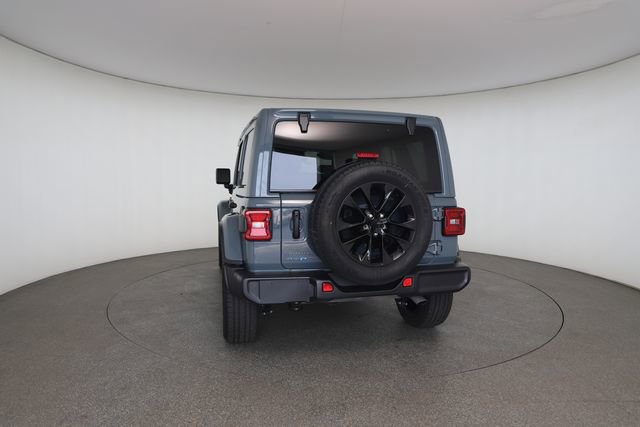 Used 2025 Jeep Wrangler Unlimited Sahara AWD/4WD image 13